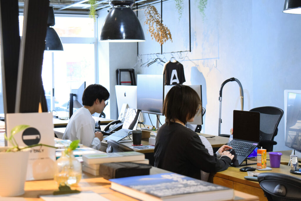 エンジニアチームが制作をしている様子