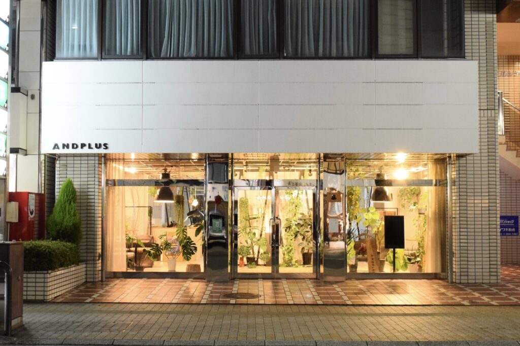 あんどぷらすオフィス写真（夜）