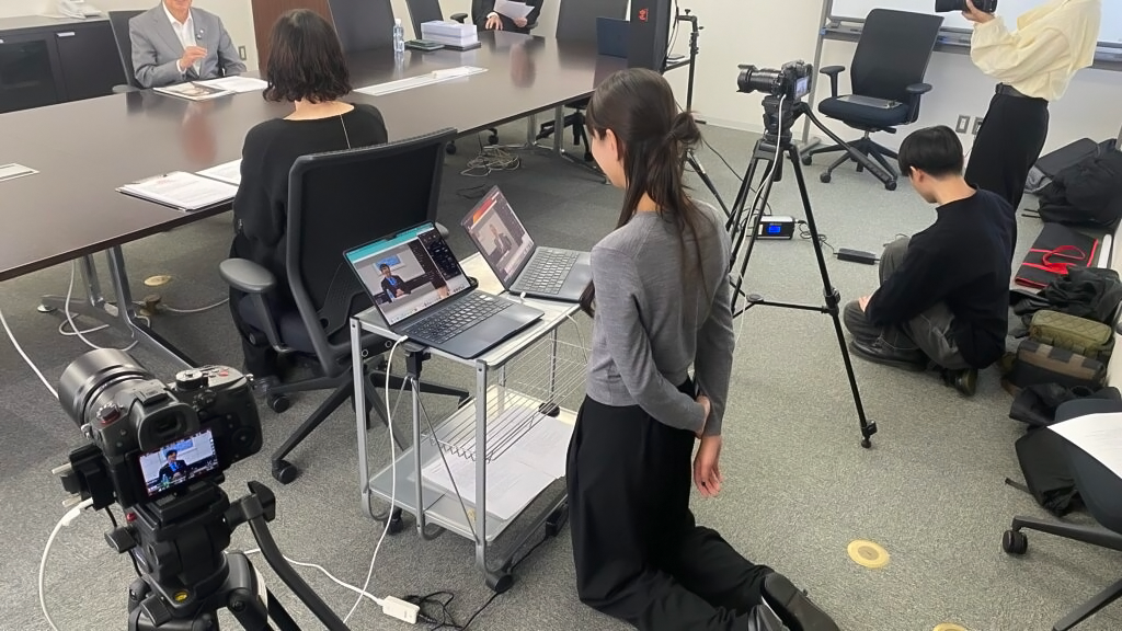 フジシンさまのインタビューの様子